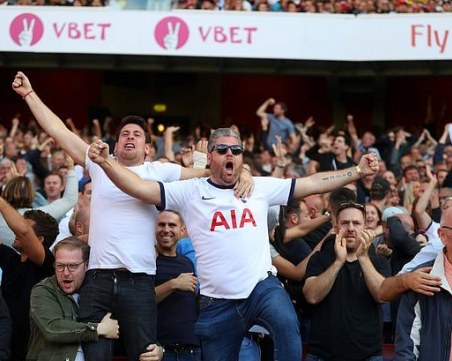 В Англия разкриха кога ще върнат феновете на стадионите