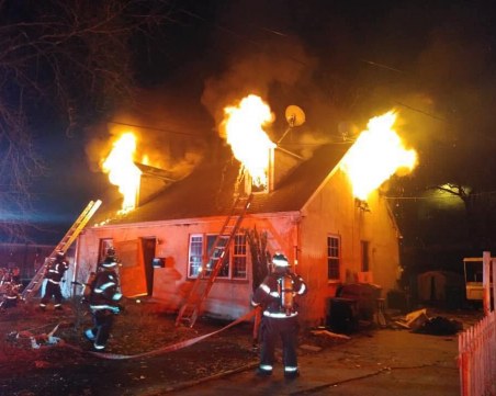 Две деца загинаха в пожар във вила в Шуменско