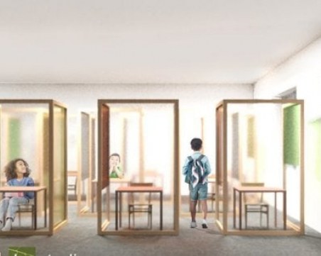 Панели от плексиглас в класните стаи в Италия! Възможно ли е?