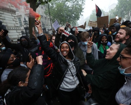 След ескалацията на протеста в Лондон: 10 ранени полицаи