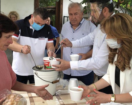 Десетки миряни се стекоха в църквата в Марково на днешния празник