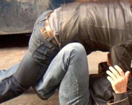 Двама съседи се сбиха в Дълбок извор, единият отнесе глоба