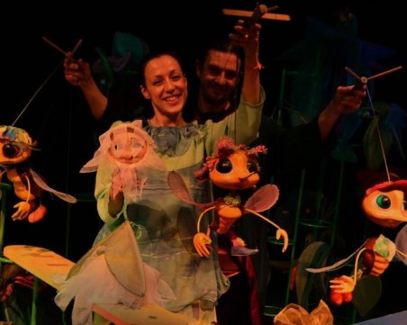 Кукленият театър продължава да радва малките зрители с интересна програма на открито