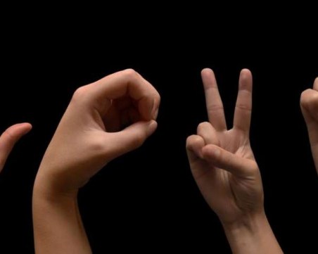 Нов закон: Новините вече ще имат жестомимичен превод