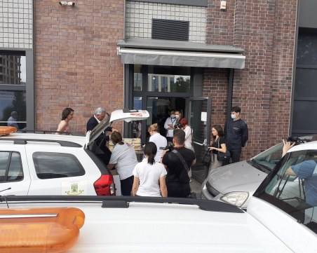 Доброволци с лични автомобили доставят топъл обяд на нуждаещи се в Пловдив ВИДЕО