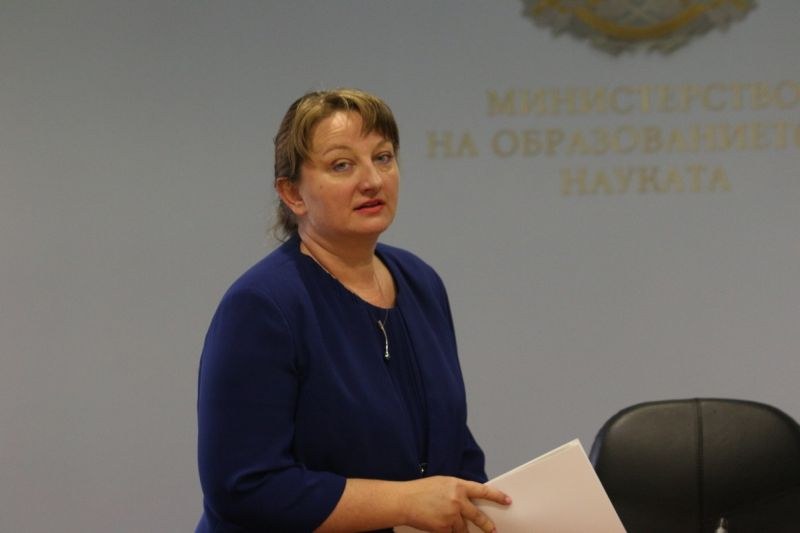 Министър Сачева: Ще акцентираме върху повишаване квалификацията и цифровите умения на работната сила