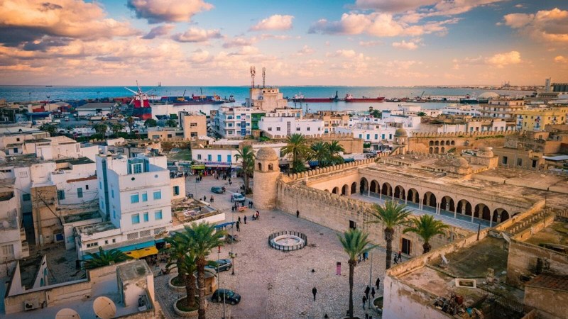 Тунис отваря границите си за туристи този месец