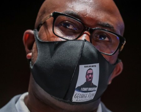 Братът на Джордж Флойд: Дори молейки за живота си, се обръщаше към полицая с уважение