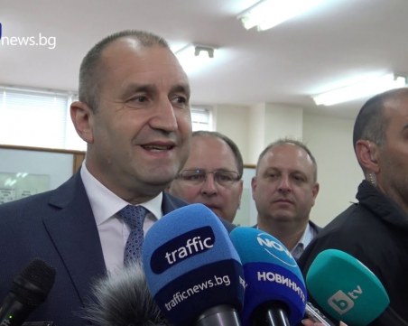 Радев: Бетонът по Черноморието се издига със съдействието на много институции