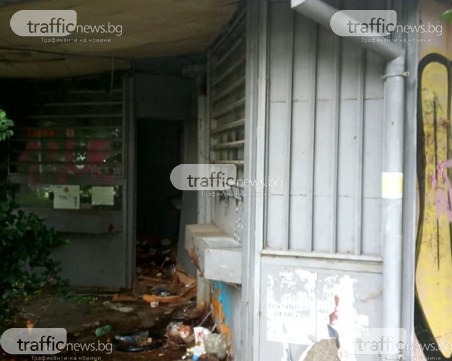 Смрад и боклуци на метри от пазара на 