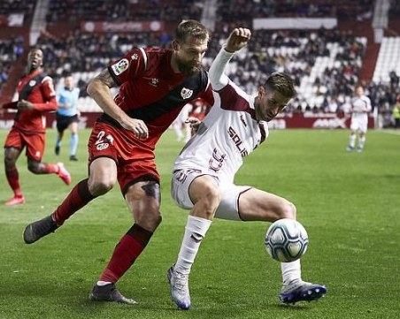 Странен мач днес - само едно полувреме, единият отбор ще е с 10 души