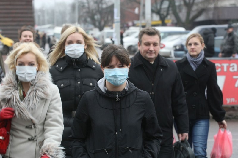 Страхът от заразяване с COVID-19 сред българите все повече намалява