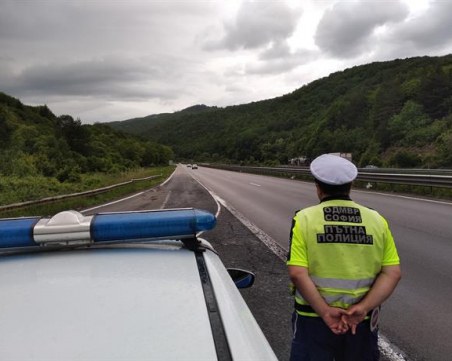 Започна акция по магистралата! Глоби от по 1000 лева за каране или спиране в аварийната лента