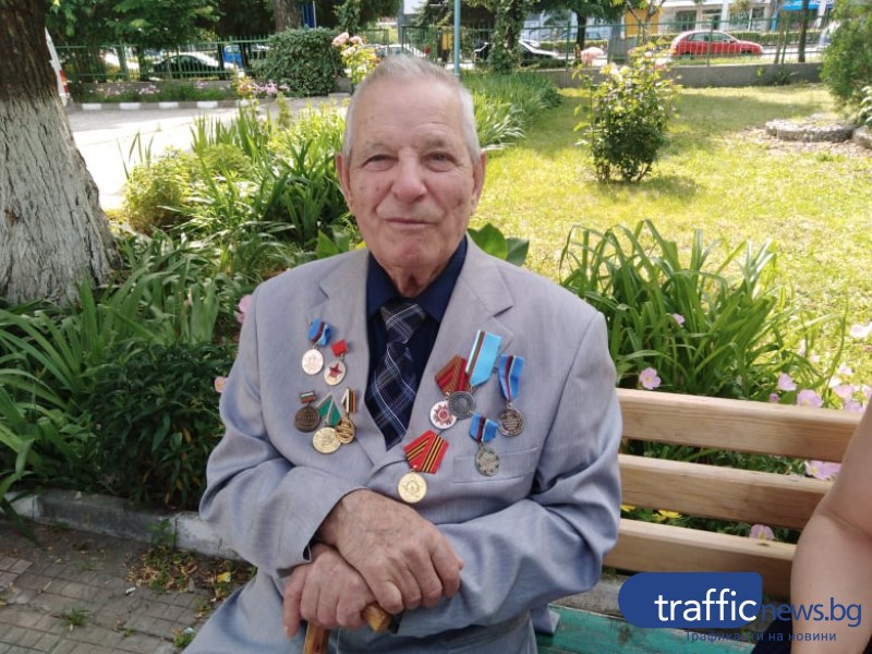 С 11 военни медала и силен дух дядо Ангел чака столетието си в Пловдив