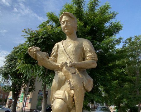 Реставрираха емблематични статуи в Кричим