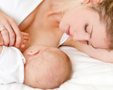 СЗО: Майките да кърмят, дори да са заразени