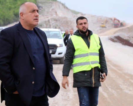 Бойко Борисов  на 61 години, вместо тържество – инспектира АМ 