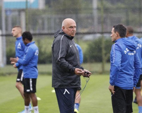 Левски с опровержение относно 