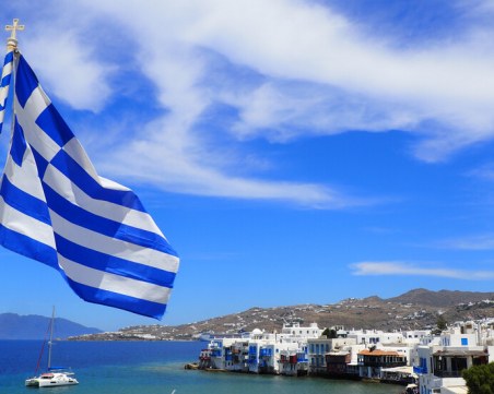 Гърция посреща български туристи от утре