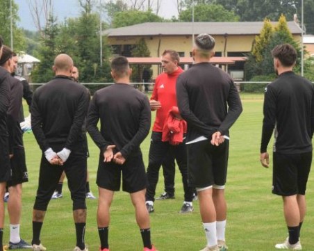 Локомотив проведе тренировка в столицата преди мача с ЦСКА