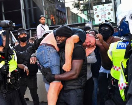 Нови сблъсъци на Острова! Над 100 души са в ареста