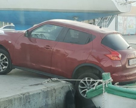 Плеймейтката Нора Недкова заби колата си в морето след купон в Свети Влас