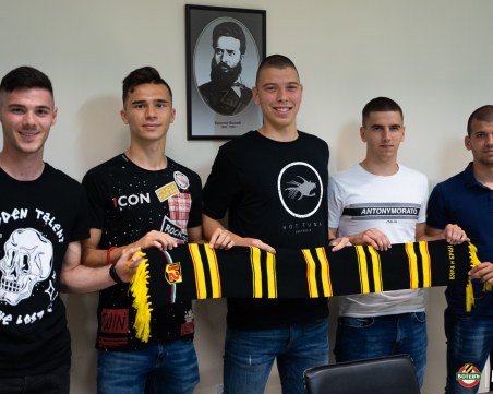 Ботев подписа с петима юноши от школата