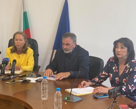 Доц. Кунчев за чипирането и 5G: Дори при достъпна ваксина, ще трябва да убеждаваме хората за имунизацията