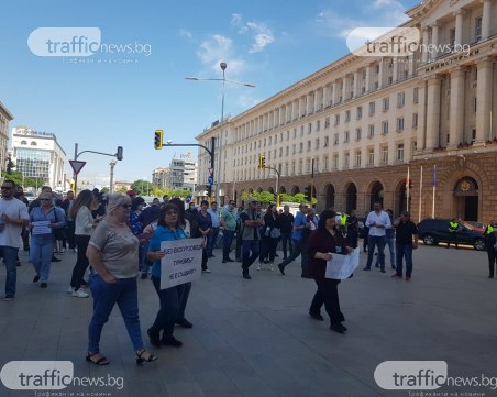 Над 50 автобуса тръгнаха на шествие в София! Ето за какво настояха протестиращите