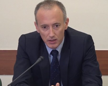Вълчев: Частичното присъствие в училище има повече минуси, продължаваме онлайн