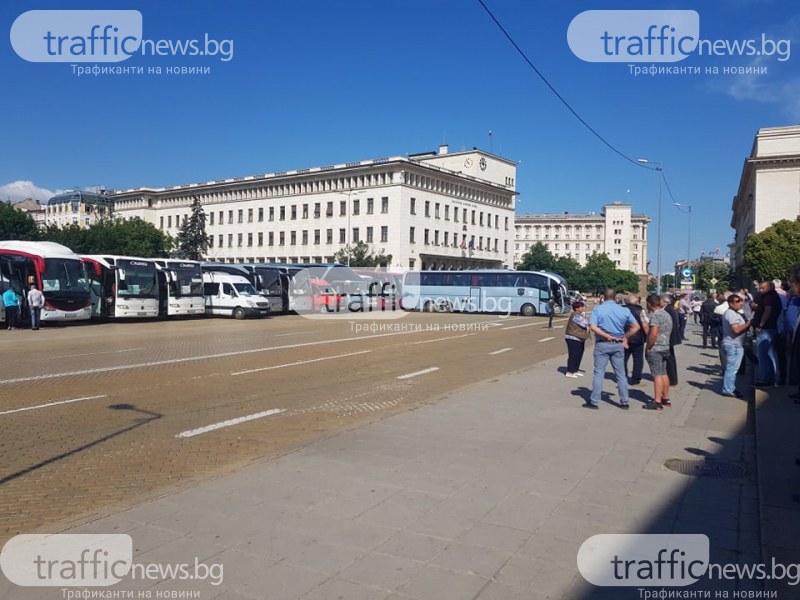Гидове и превозвачи на национален протест: Спасете българския туризъм!