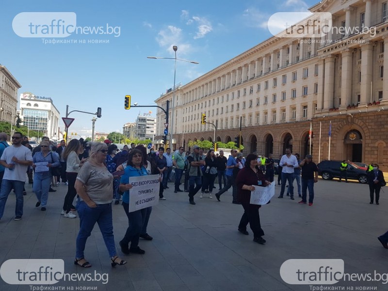 Над 50 автобуса тръгнаха на шествие в София! Ето за какво настояха протестиращите