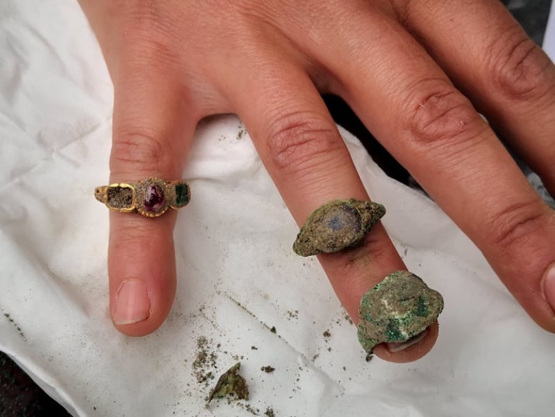Скелет на млада жена с ценни пръстени откриха археолози в центъра на Пловдив