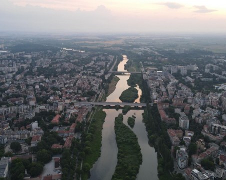 Как COVID-19 промени Пловдив: Смъртността падна, трудовите жертви скочиха