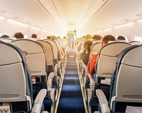 Пренасочват чартърите за юли и август, първите чуждестранни туристи идват на 25 юни