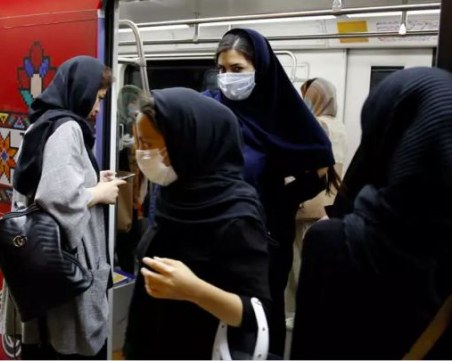 Защо в Иран вълната от COVID-19 не отминава вече трети месец?