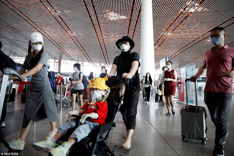 1000 отменени полета и 27 блокирани квартала заради втората вълна от коронавирус в Пекин