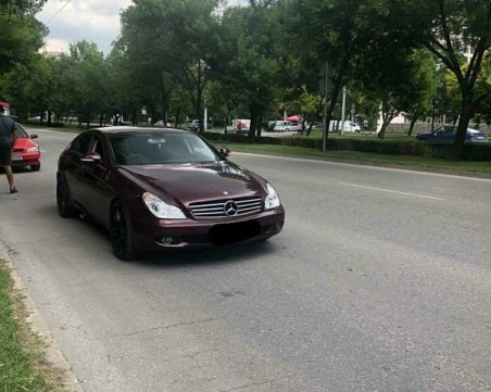 Млад мъж дрифти на оживен булевард в Пловдив, задържаха го