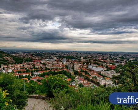 Отново дъжд, следобяд – гръмотевични бури! Ето какви температури ни очакват в Пловдив