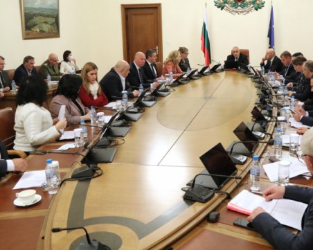 Правителството отпуска пари за основен път, Рилския манастир и нови влакове на метрото