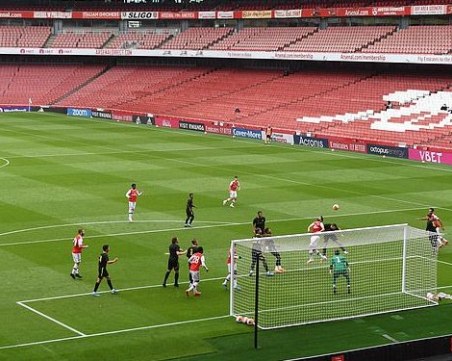 Рестарт на Премиър лийг днес, подозират отбори в нарушаване на мерките