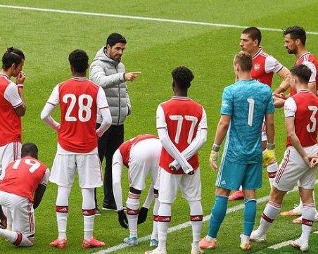 В Арсенал наказват звездите с 