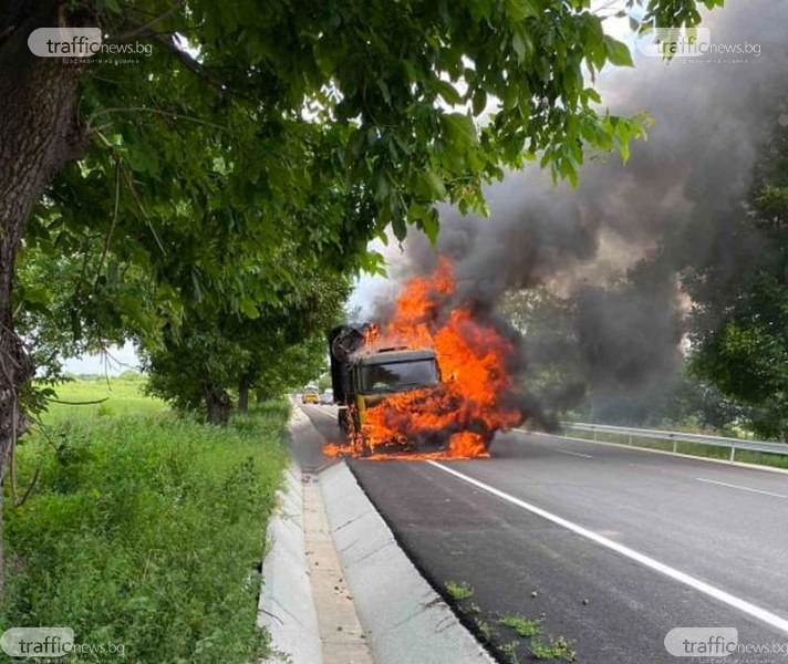 Камион избухна в пламъци на новия път за Пазарджик
