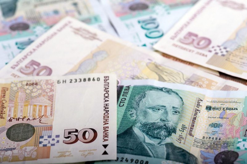Промениха условията за безлихвените кредити за останалите без работа заради COVID-19