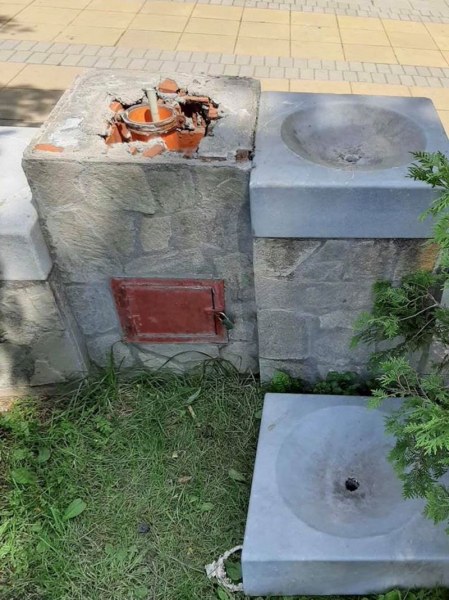 Вандали разбиха чешма в Кричим