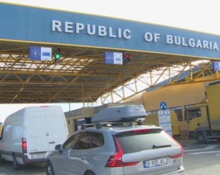 Километрични опашки на границата с Румъния, Турция отвори пунктовете за леки коли