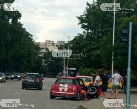 Такси и лек автомобил се удариха в 