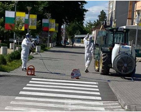 Масова дезинфекция в Раковски след случая със заразени с COVID-19 пациенти