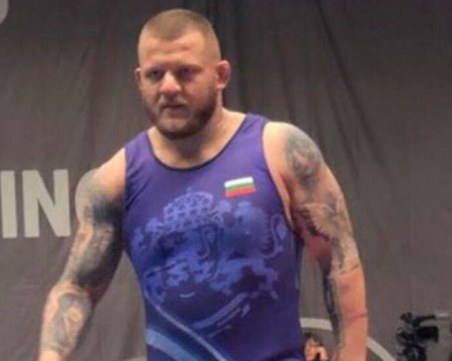 Наш шампион в борбата в тежко състояние с коронавирус