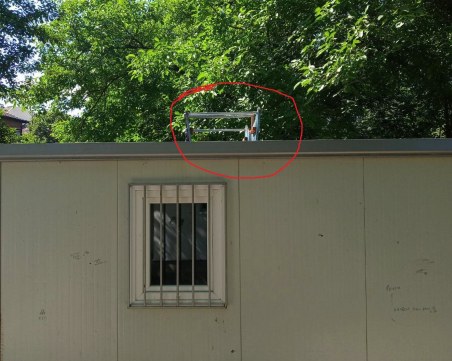 Вандалщина в Кючука! Изтръгнаха люлка и я хвърлиха на покрив